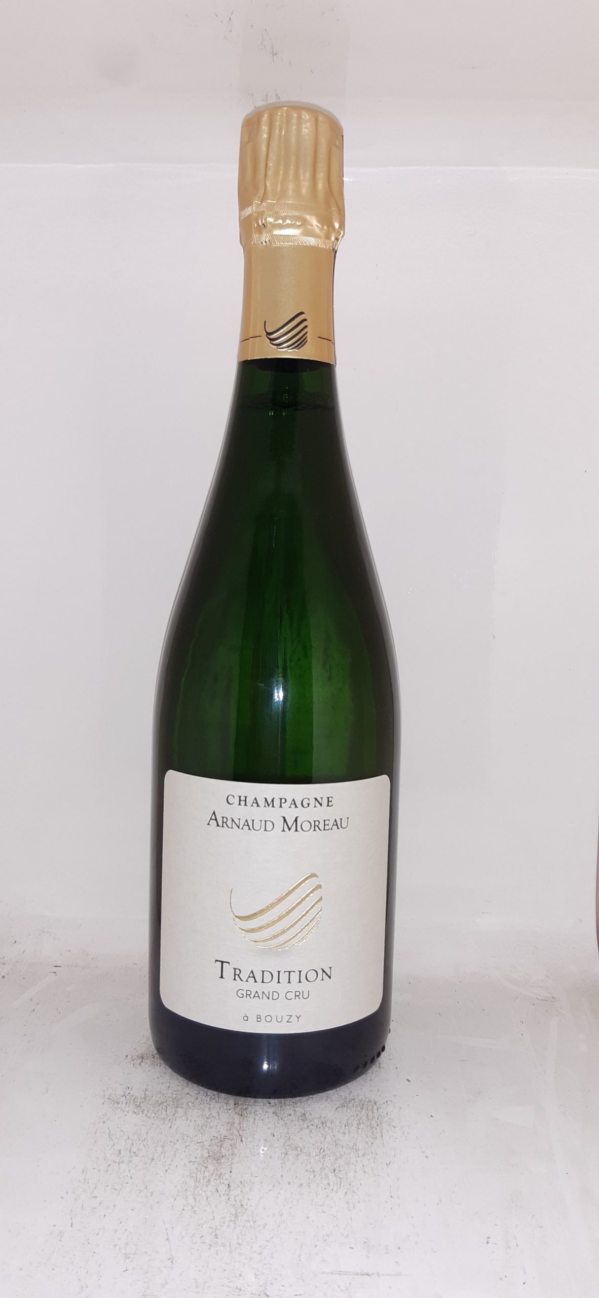 Champagne Arnaud MOREAU Tradition Brut Grand Cru - Vins Rouges Harmonieux pour Chaque Occasion Champagne Arnaud MOREAU Tradition Brut Grand Cru - Vins Rouges Harmonieux pour Chaque Occasion