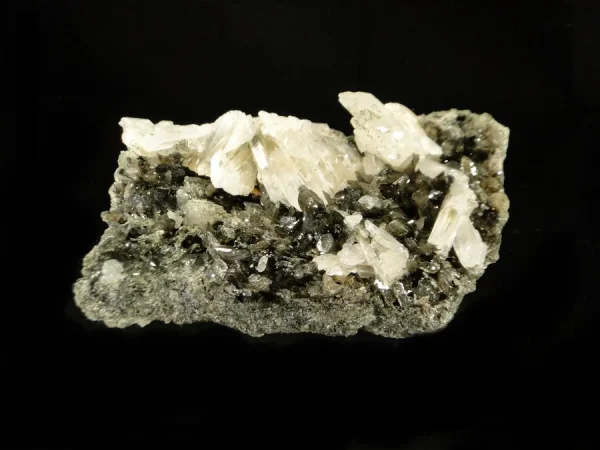AXINITE & QUARTZ – Dalnegorsk, Primorsky Krai, Russie - Vins Rouges Harmonieux pour Chaque Occasion