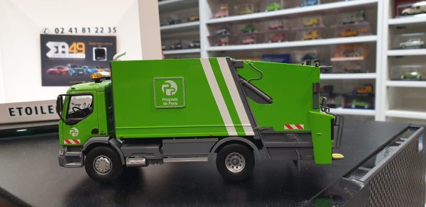 Camion Renault Premium Norev 1/43 Propreté de Paris - Vins Rouges Harmonieux pour Chaque Occasion
