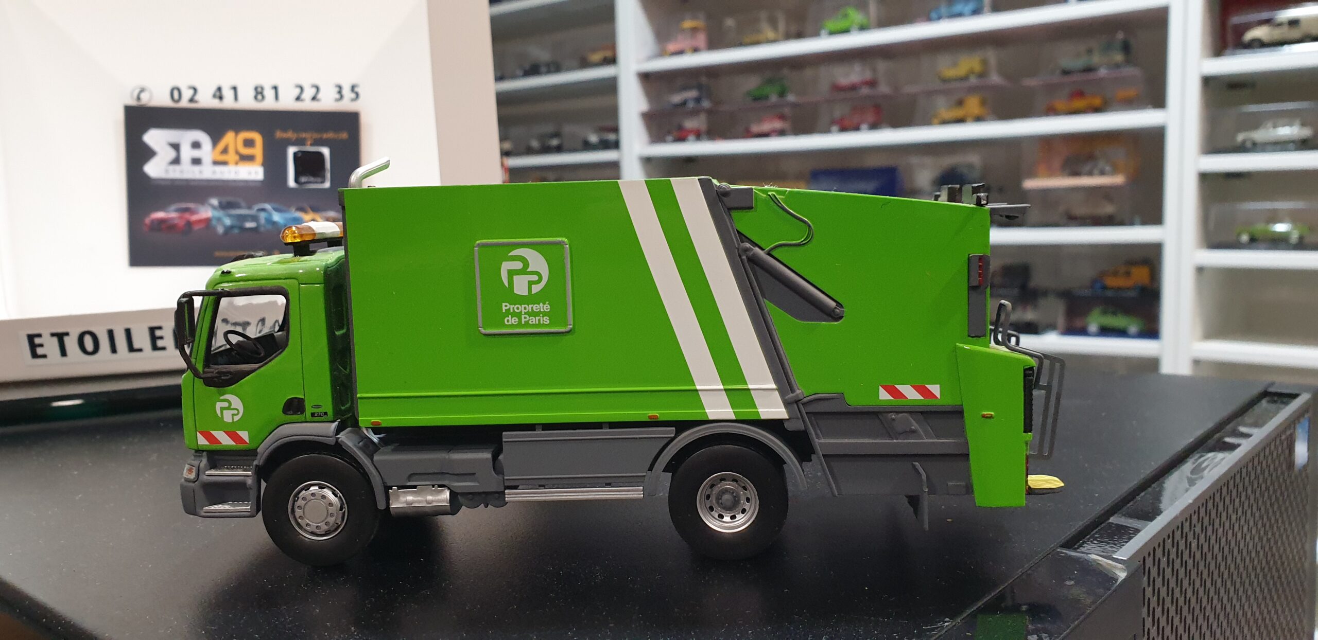 Camion Renault Premium Norev 1/43 Propreté de Paris - Vins Rouges Harmonieux pour Chaque Occasion Camion Renault Premium Norev 1/43 Propreté de Paris - Vins Rouges Harmonieux pour Chaque Occasion