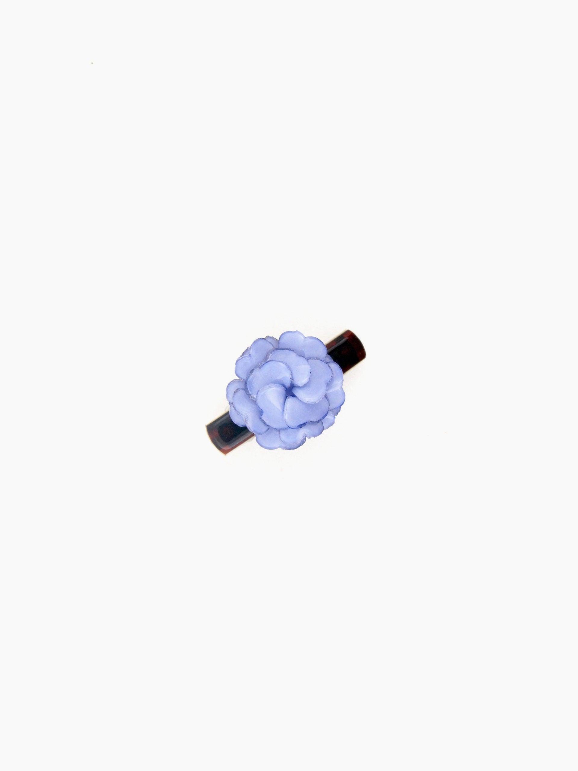 Barrette fleur Géranium - Vins Rouges Harmonieux pour Chaque Occasion Barrette fleur Géranium - Vins Rouges Harmonieux pour Chaque Occasion