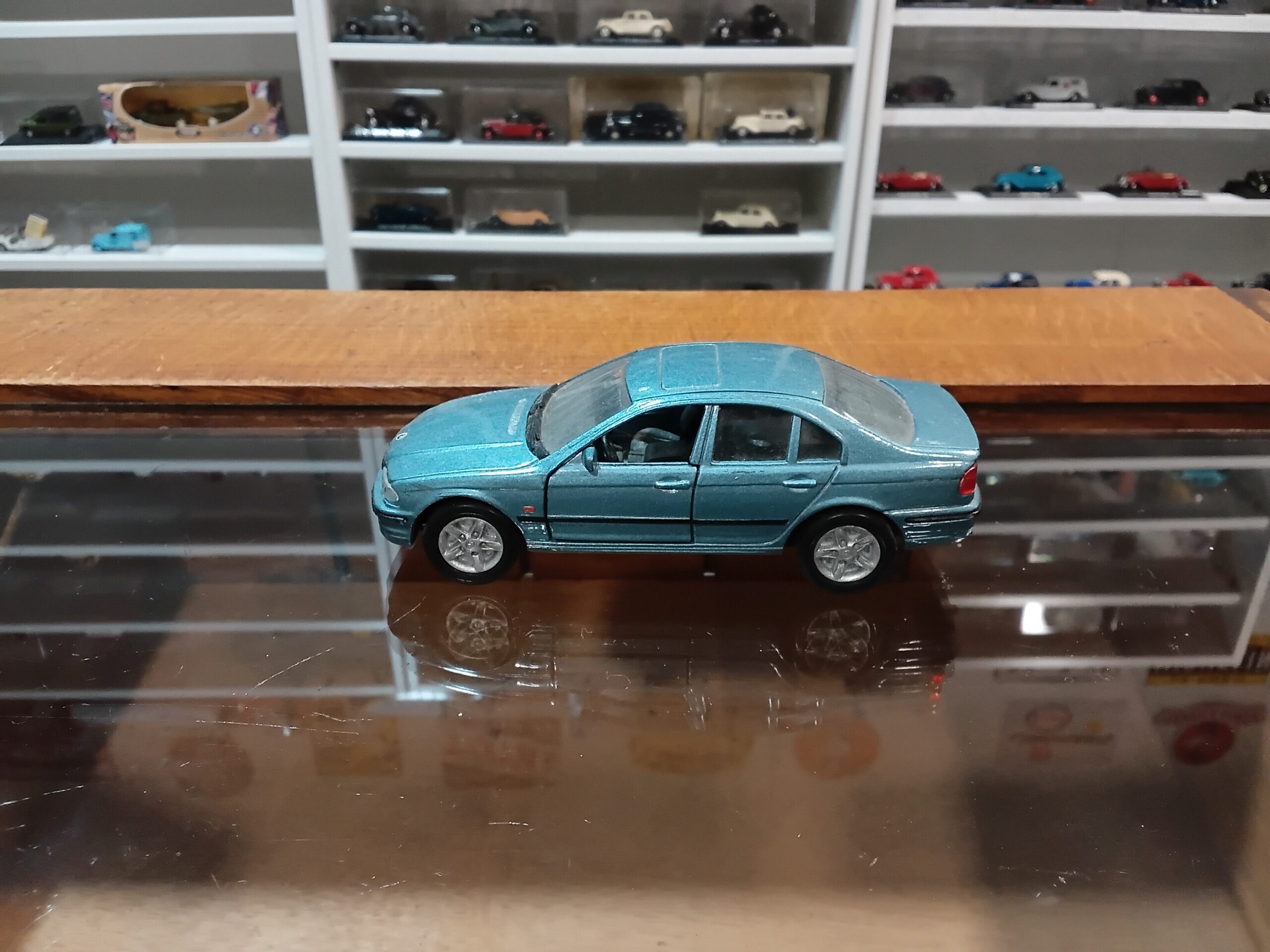 BMW 328i e46 Welly 1/36 ( non indiqué sur chassis ) - Vins Rouges Harmonieux pour Chaque Occasion BMW 328i e46 Welly 1/36 ( non indiqué sur chassis ) - Vins Rouges Harmonieux pour Chaque Occasion
