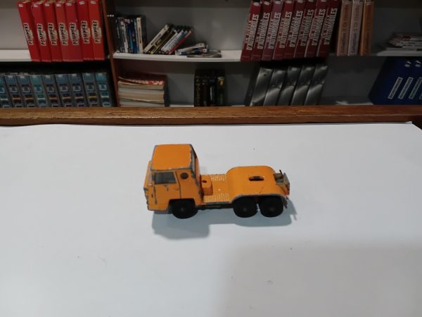 Camion Bernard Majorette Orange 1/100 - Vins Rouges Harmonieux pour Chaque Occasion