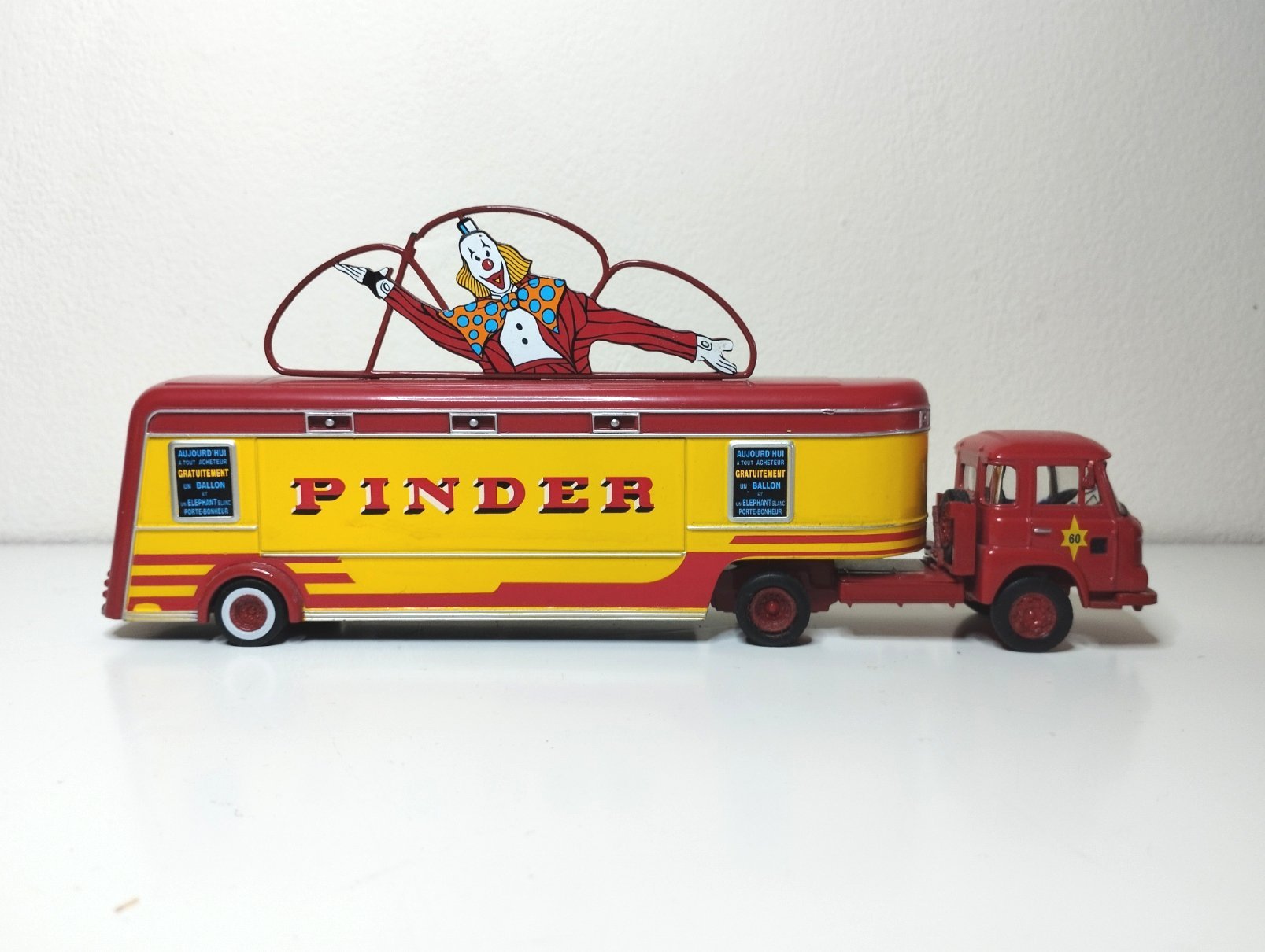 Camion bar du cirque Pinder - Vins Rouges Harmonieux pour Chaque Occasion Camion bar du cirque Pinder - Vins Rouges Harmonieux pour Chaque Occasion