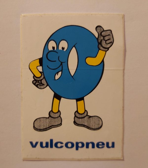 Autocollant Vulco pneu - Vins Rouges Harmonieux pour Chaque Occasion