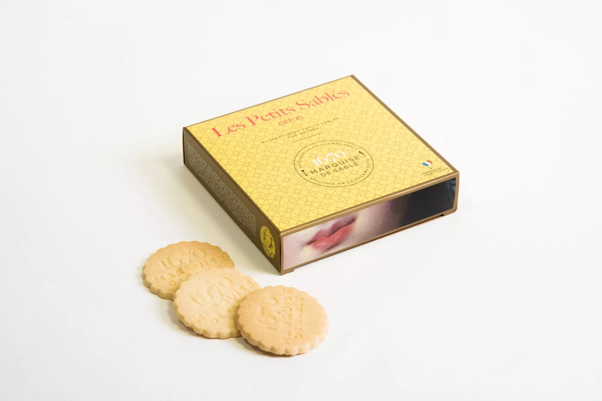 Biscuits sablés pépites de citron - Vins Rouges Harmonieux pour Chaque Occasion Biscuits sablés pépites de citron - Vins Rouges Harmonieux pour Chaque Occasion