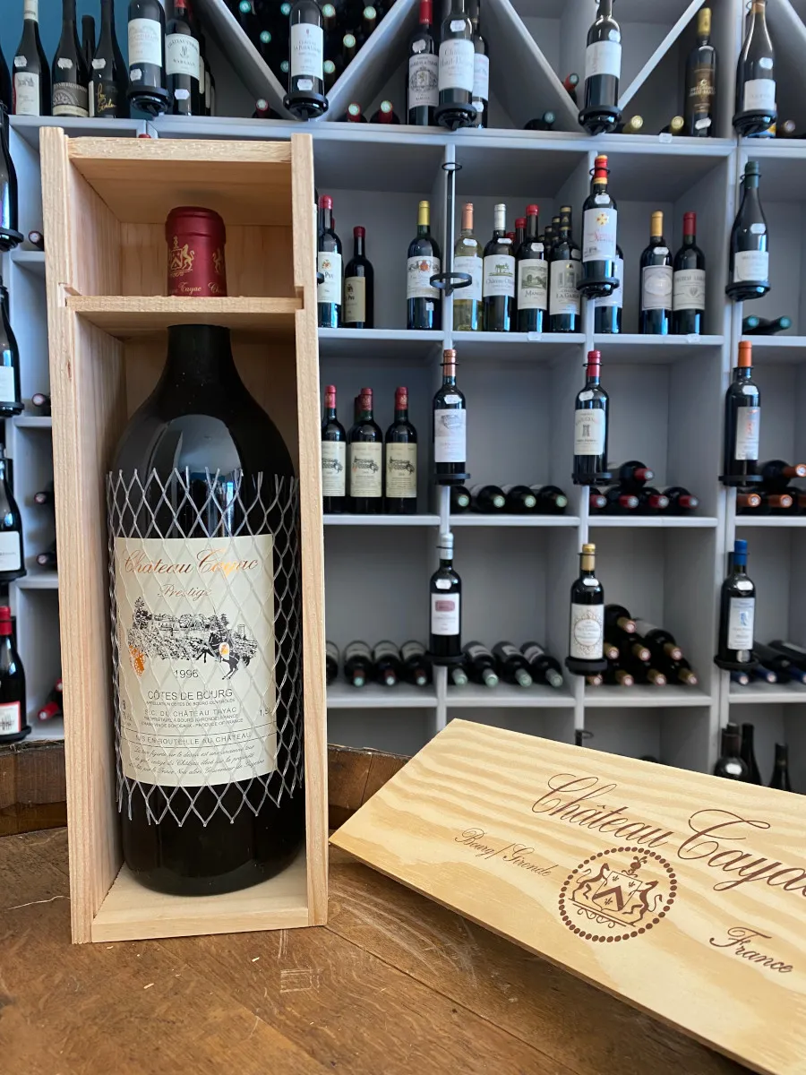 Château Tayac, Cuvée Prestige magnum, 1996 - Vins Rouges Harmonieux pour Chaque Occasion Château Tayac, Cuvée Prestige magnum, 1996 - Vins Rouges Harmonieux pour Chaque Occasion