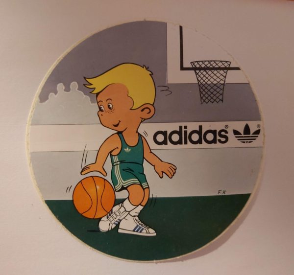 Autocollant Adidas Basket - Vins Rouges Harmonieux pour Chaque Occasion