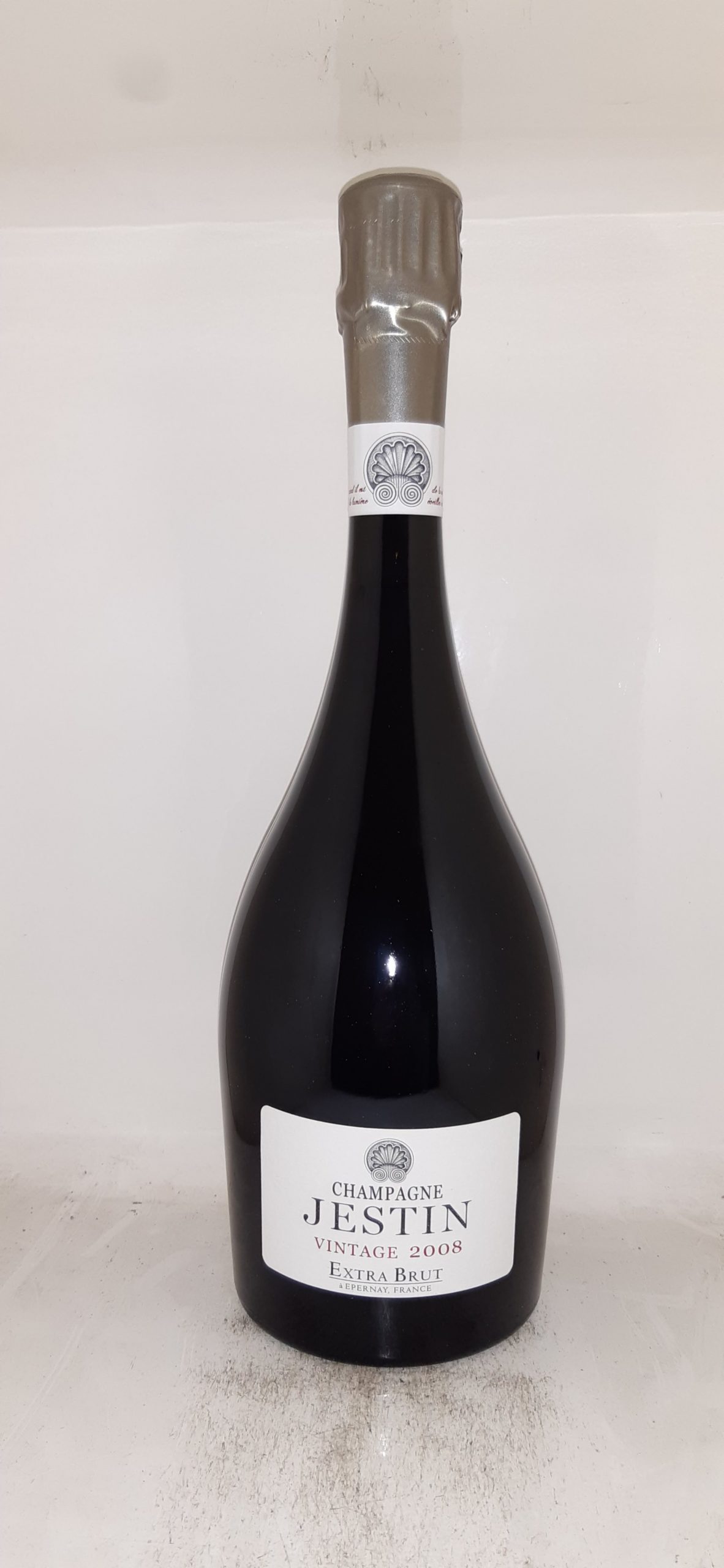 Champagne Hervé JESTIN Millésime 2008 Extra Brut - Vins Rouges Harmonieux pour Chaque Occasion Champagne Hervé JESTIN Millésime 2008 Extra Brut - Vins Rouges Harmonieux pour Chaque Occasion